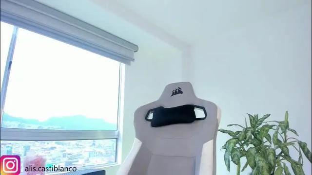 Image 11 of mayli_xx Stream on Chaturbate on 2 months ago