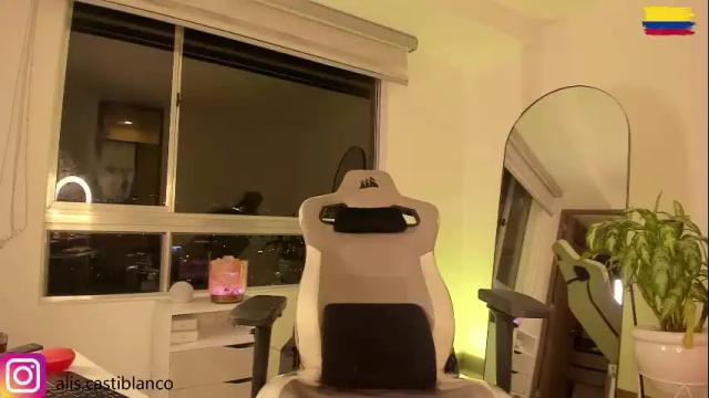 Image 2 of mayli_xx Stream on Chaturbate on 1 month ago