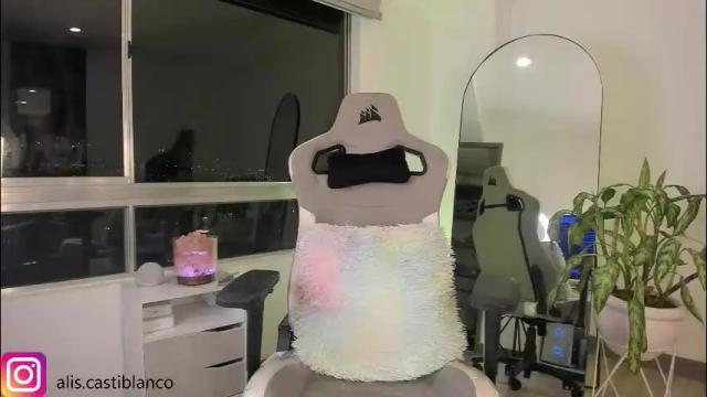 Image 2 of mayli_xx Stream on Chaturbate on 1 month ago