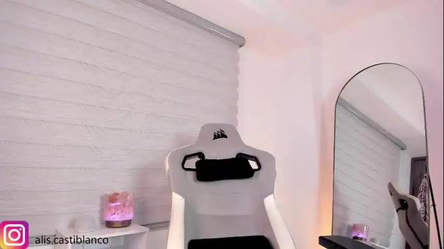 Image 3 of mayli_xx Stream on Chaturbate on 4 days ago
