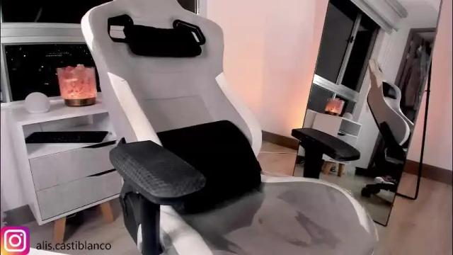 Image 12 of mayli_xx Stream on Chaturbate on 2 days ago