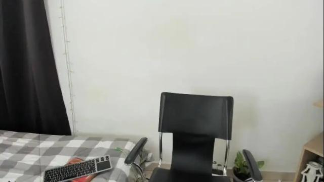Image 2 of mazikeen_18 Stream on Chaturbate on 10 days ago