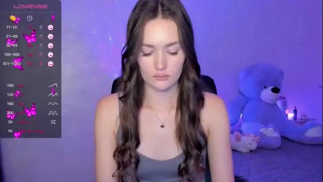 Image 10 of me_elfiee Stream on Chaturbate on 20 months ago