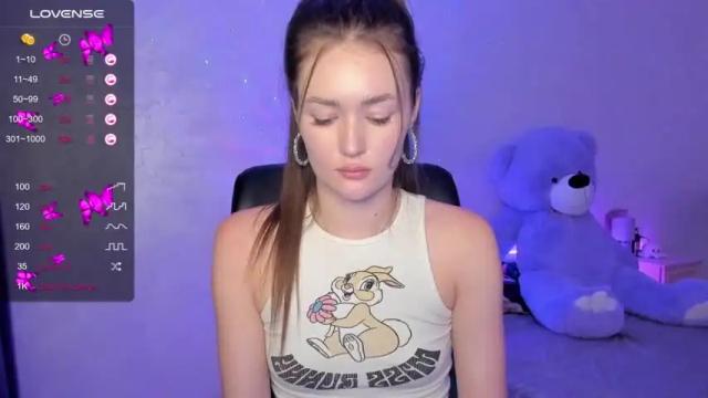 Image 10 of me_elfiee Stream on Chaturbate on 19 months ago