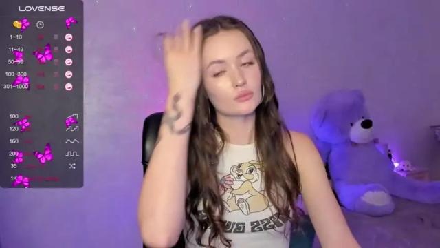Image 12 of me_elfiee Stream on Chaturbate on 19 months ago
