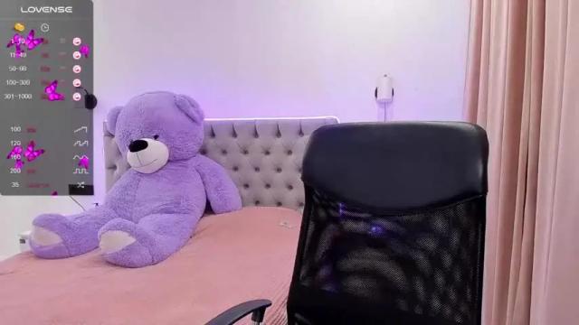 Image 11 of me_elfiee Stream on Chaturbate on 18 months ago