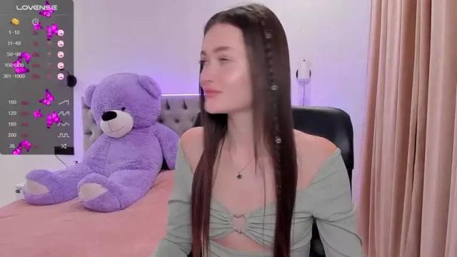 Image 3 of me_elfiee Stream on Chaturbate on 18 months ago