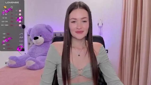Image 8 of me_elfiee Stream on Chaturbate on 18 months ago
