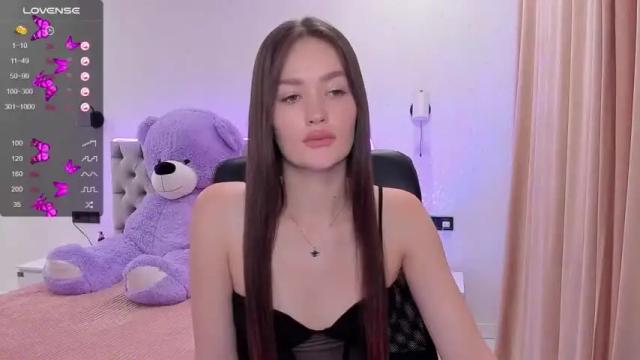 Image 3 of me_elfiee Stream on Chaturbate on 18 months ago