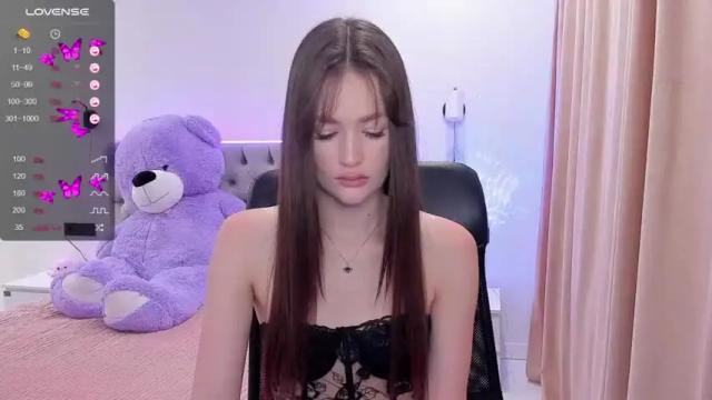 Image 2 of me_elfiee Stream on Chaturbate on 18 months ago