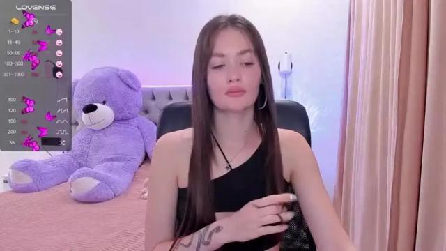Image 10 of me_elfiee Stream on Chaturbate on 18 months ago