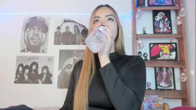 Image 3 of meeowlody Stream on Chaturbate on 3 months ago