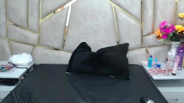 Image 2 of megaan_fox18 Stream on Chaturbate on 18 months ago