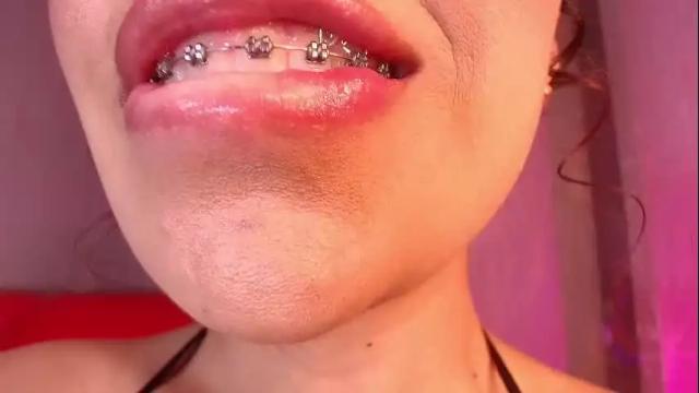 Image 2 of megan_akbar Stream on Chaturbate on 6 months ago