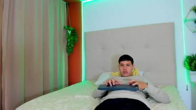 Image 11 of megan_and_paolo Stream on Chaturbate on 15 months ago