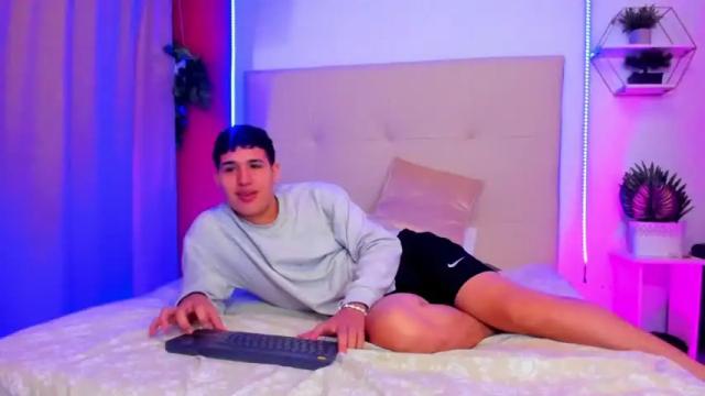 Image 11 of megan_and_paolo Stream on Chaturbate on 20 months ago