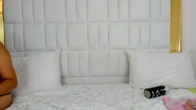 Image 8 of megan_ariana Stream on Chaturbate on 16 months ago
