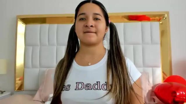 Image 2 of megan_ariana Stream on Chaturbate on 16 months ago