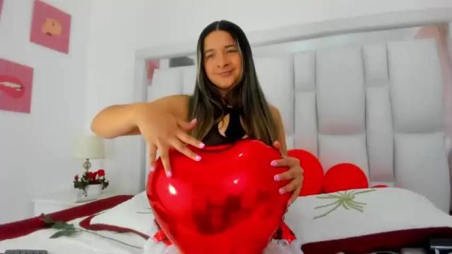Image 2 of megan_ariana Stream on Chaturbate on 16 months ago