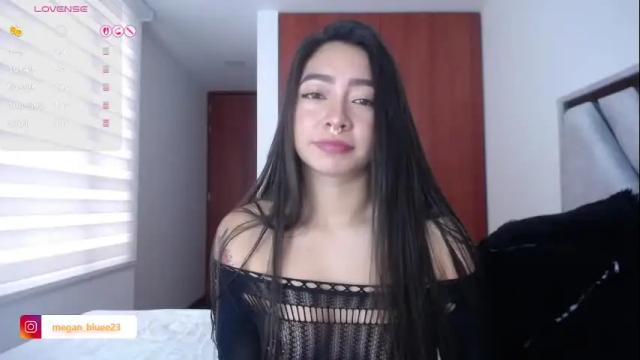 Image 6 of megan_bluee_ Stream on Chaturbate on 3 days ago