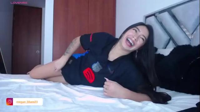 Image 2 of megan_bluee_ Stream on Chaturbate on 6 months ago