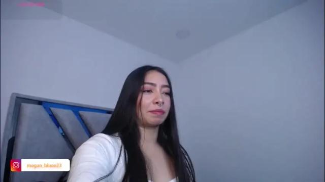 Image 12 of megan_bluee_ Stream on Chaturbate on 2 months ago