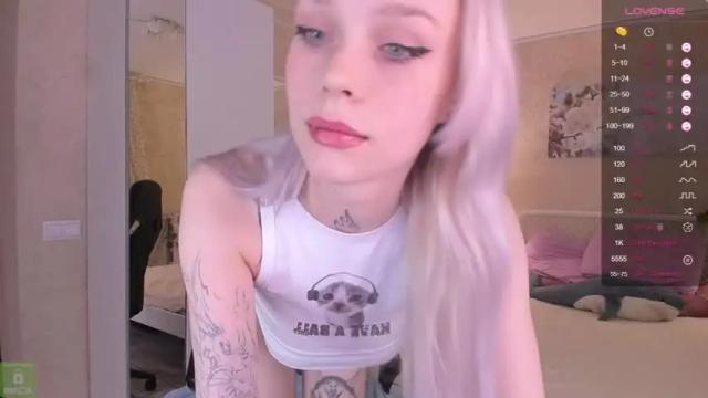 Image 8 of megan_ciriv Stream on Chaturbate on 25 months ago