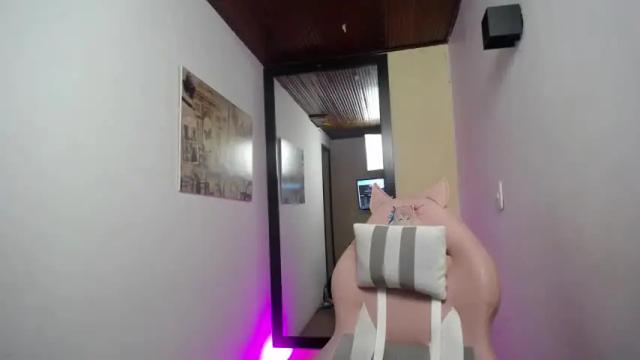 Image 6 of megan_coopeer Stream on Chaturbate on 16 months ago