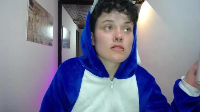 Image 2 of megan_coopeer Stream on Chaturbate on 15 months ago