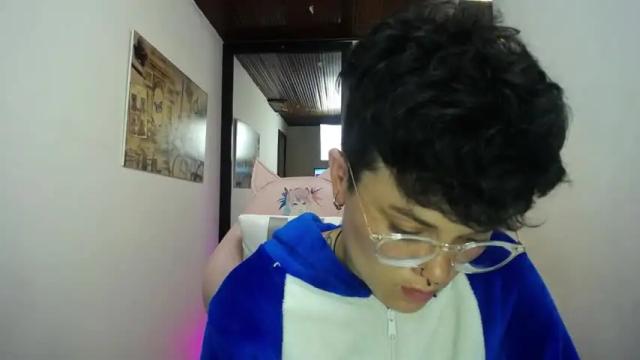 Image 2 of megan_coopeer Stream on Chaturbate on 15 months ago