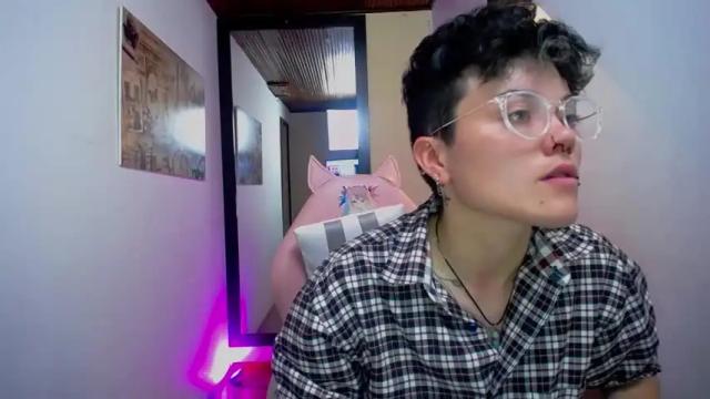Image 2 of megan_coopeer Stream on Chaturbate on 15 months ago