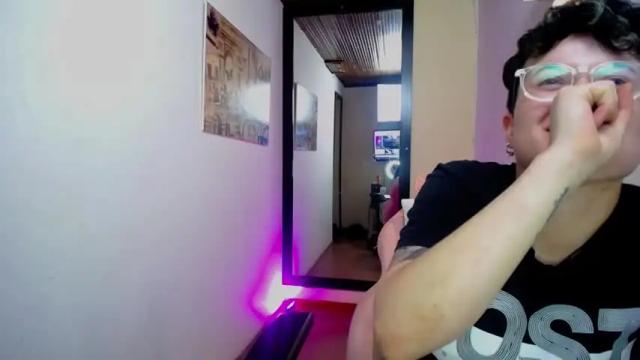 Image 7 of megan_coopeer Stream on Chaturbate on 15 months ago
