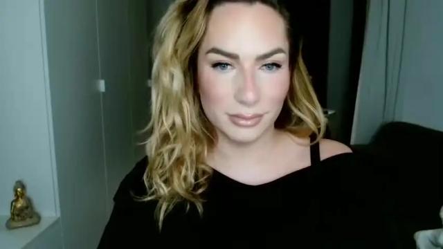 Image 4 of megan_coxxxx Stream on Chaturbate on 13 months ago