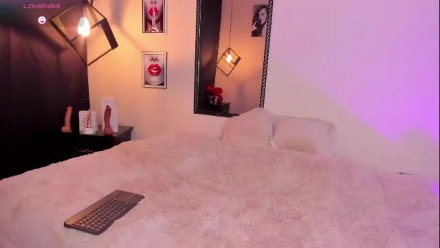 Image 2 of megan_do_santos Stream on Chaturbate on 1 month ago