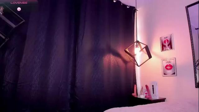 Image 4 of megan_do_santos Stream on Chaturbate on 26 days ago
