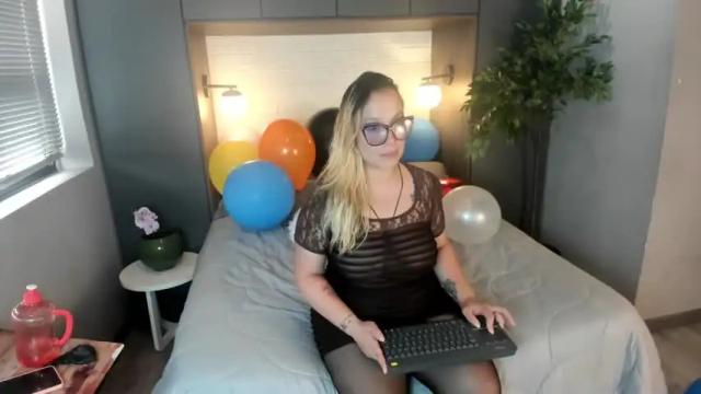 Image 2 of megan_holt6 Stream on Chaturbate on 15 months ago