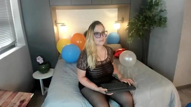 Image 3 of megan_holt6 Stream on Chaturbate on 15 months ago