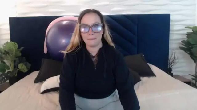 Image 3 of megan_holt6 Stream on Chaturbate on 7 months ago