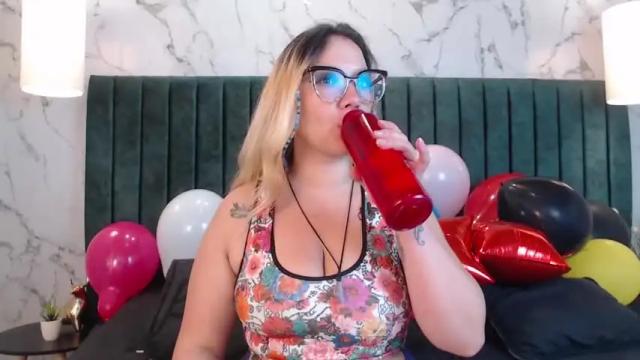 Image 12 of megan_holt6 Stream on Chaturbate on 14 months ago