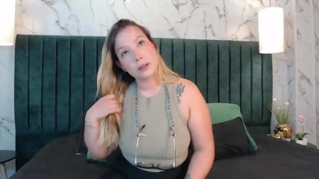 Image 12 of megan_holt6 Stream on Chaturbate on 14 months ago