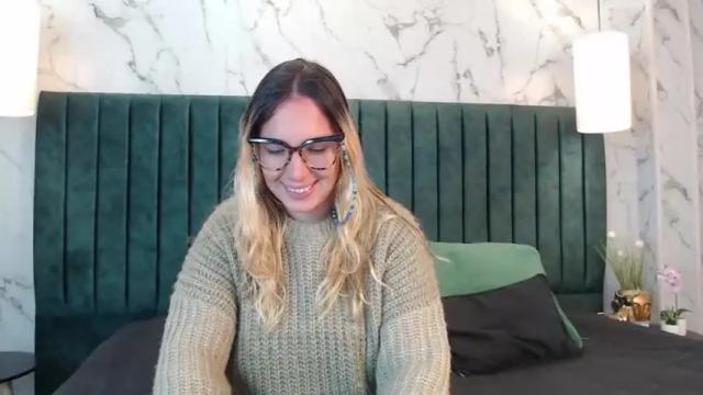 Image 2 of megan_holt6 Stream on Chaturbate on 14 months ago