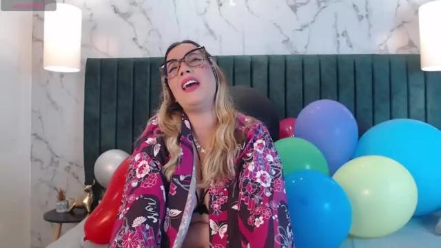 Image 10 of megan_holt6 Stream on Chaturbate on 14 months ago