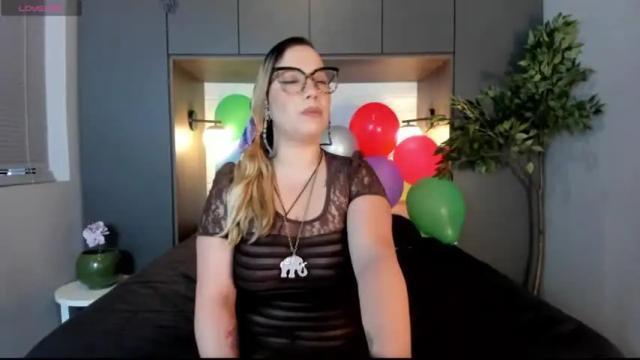 Image 3 of megan_holt6 Stream on Chaturbate on 14 months ago