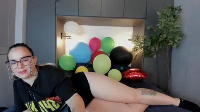 Image 2 of megan_holt6 Stream on Chaturbate on 14 months ago