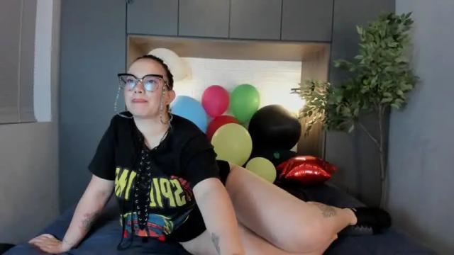 Image 3 of megan_holt6 Stream on Chaturbate on 14 months ago