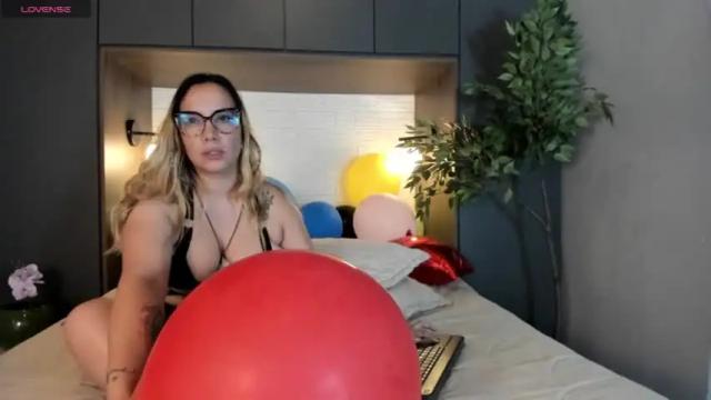 Image 12 of megan_holt6 Stream on Chaturbate on 6 months ago