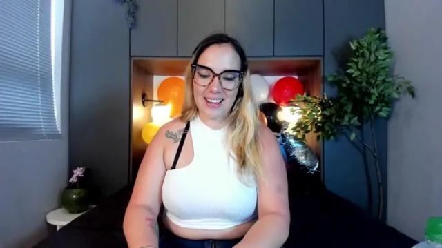 Image 2 of megan_holt6 Stream on Chaturbate on 13 months ago