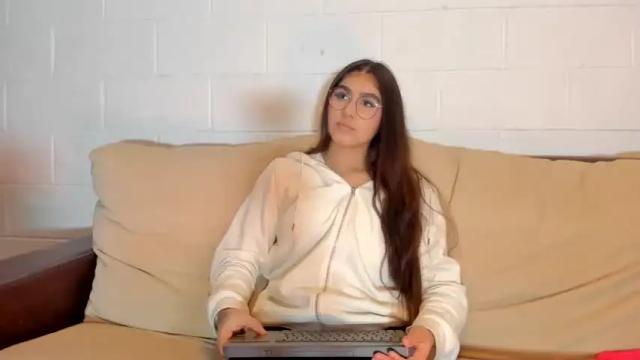 Image 12 of megan_rosyy Stream on Chaturbate on 15 months ago
