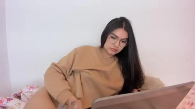 Image 6 of megan_rosyy Stream on Chaturbate on 13 months ago