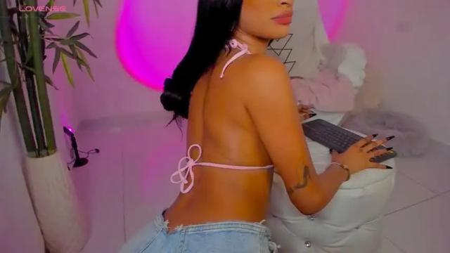 Image 11 of megancarlott_ Stream on Chaturbate on 17 months ago